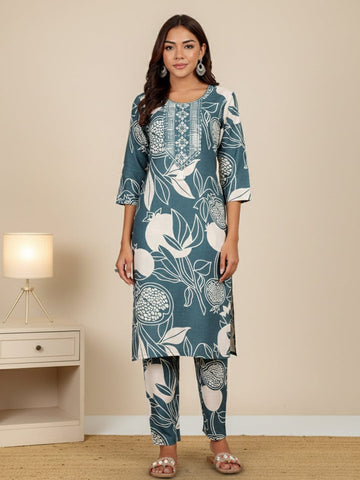 KSUT Women Round Neck Bold Print Kurta Set