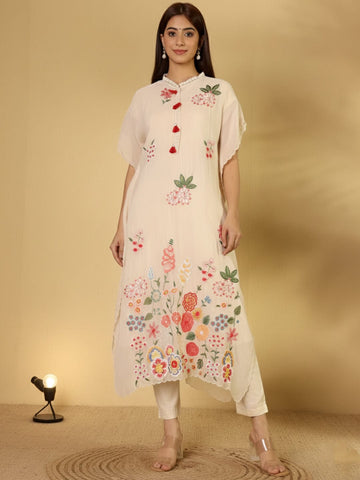 KSUT Women Floral Thread Embroidered Kaftan With Tonal Bottom