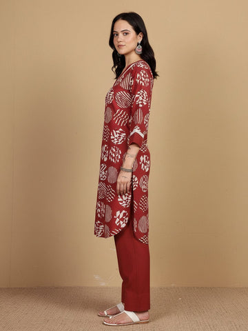 KSUT Women Printed Kurta With Lace Details On Neck And Cuff Paired With Solid Trousers