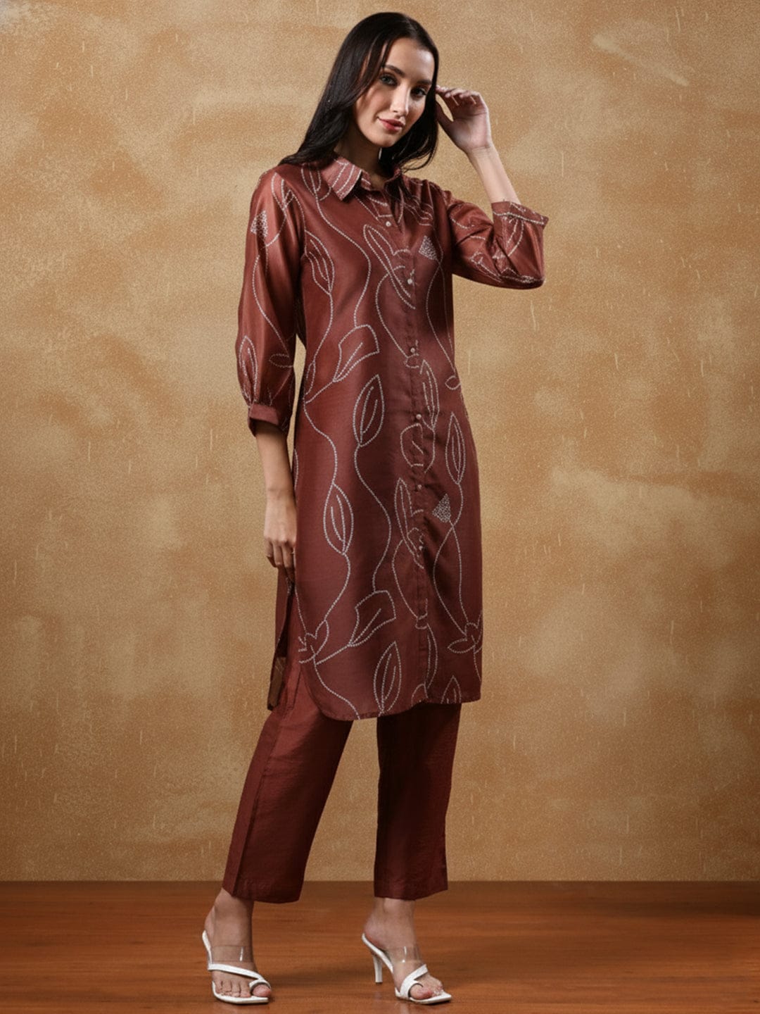 Women Bandhani Printed Regular Chanderi Silk Kurta with Trousers