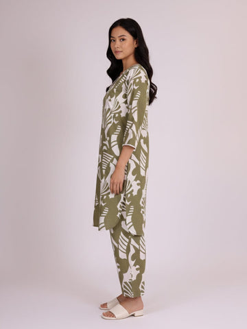 KSUT Women Bold Abstract Printed V Neck Flared Sleeve Kurta With Trouser