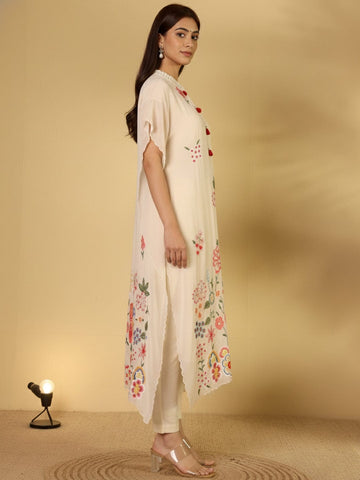 KSUT Women Floral Thread Embroidered Kaftan With Tonal Bottom