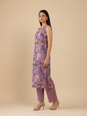 KSUT Women Floral Printed Sleeveless Straight Kurta Paired With Tonal Bottom