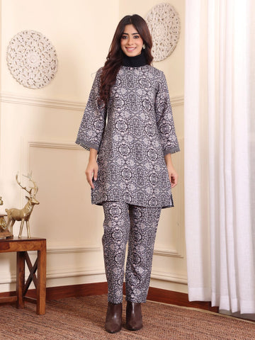 Varanga Women Grey Printed Winter Co-Ord Set.