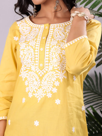 Varanga Women Chikankari Thread Embroidered Kurti With Three Quarter Sleeve.