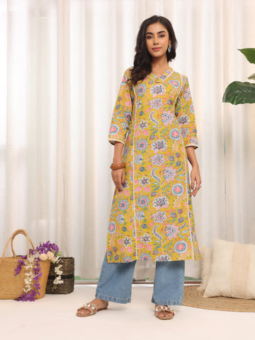 Varanga Women V Neck Floral Printed Kurta