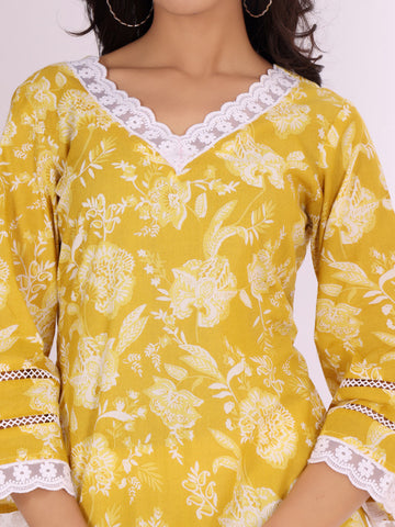 Varanga Women Ethnic Floral Printed Flared Sleeve Kurta