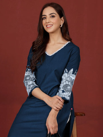 Varanga Women Floral Motif Thread Embroidered Straight Fit Kurta