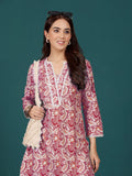 Varanga Women Paisely Printed V Neck Lace Detailed Kurta
