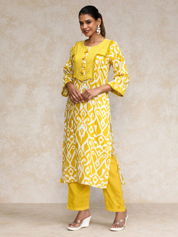 Varanga Women Ikat Printed Boho Look with Tassel Kurta & Trouser