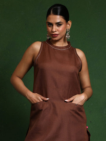 Varanga Women Round Neck Sleeveless Kurta with Trouser