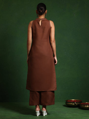 Varanga Women Round Neck Sleeveless Kurta with Trouser