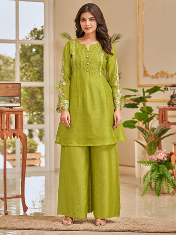 Varanga Women Floral Thread Embroiderd Kurta With Flared Palazzo