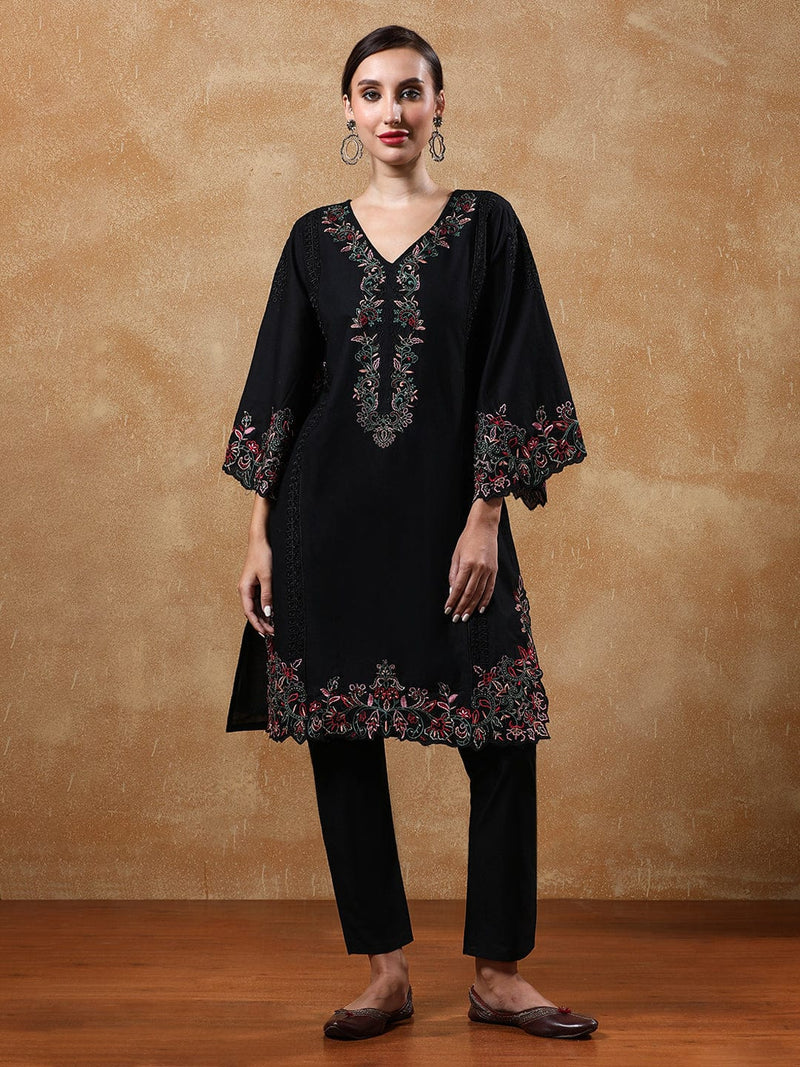 Varanga Women Thread Embroidered V-Neck Pure Cotton Kurta Sets