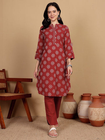 KSUT Women Printed Kurta With Thread Details On Neck Paired With Solid Trousers