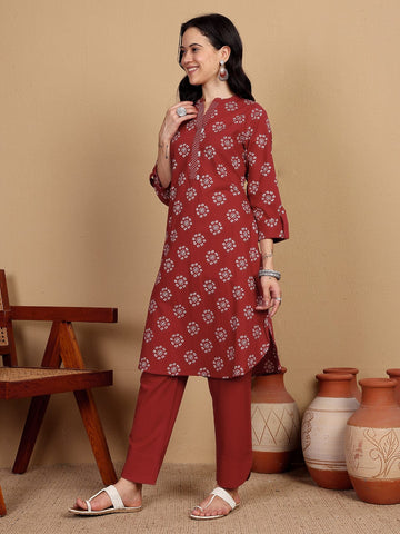 KSUT Women Printed Kurta With Thread Details On Neck Paired With Solid Trousers