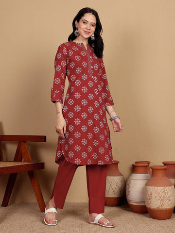 KSUT Women Printed Kurta With Thread Details On Neck Paired With Solid Trousers