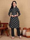 Varanga Women Printed Kurta With Thread Details On Neck Paired With Solid Trousers