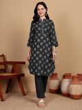 Varanga Women Printed Kurta With Thread Details On Neck Paired With Solid Trousers