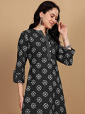 Varanga Women Printed Kurta With Thread Details On Neck Paired With Solid Trousers