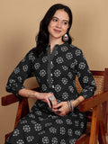 Varanga Women Printed Kurta With Thread Details On Neck Paired With Solid Trousers