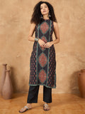 Varanga Women Sleeveless Panelled Floral Print Straight Fit Kurta Paired With Solid Trousers