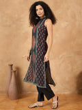 Varanga Women Sleeveless Panelled Floral Print Straight Fit Kurta Paired With Solid Trousers