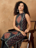 Varanga Women Sleeveless Panelled Floral Print Straight Fit Kurta Paired With Solid Trousers