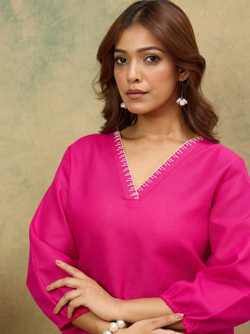 varanga Women Straight Kurta With Embroidery On Neck Paired With Solid Trousers