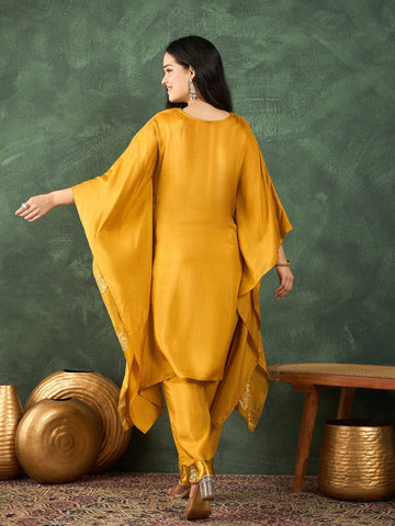 Varanga Kaftan-Style Kurta , Paired With Straight-Fit Solid Ankle-Length Trousers .