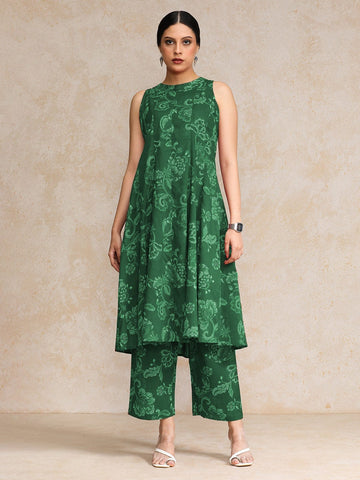 Varanga Women Floral Printed Halter Neck Anarkali Kurta With Trouser