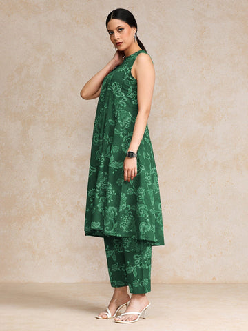 Varanga Women Floral Printed Halter Neck Anarkali Kurta With Trouser