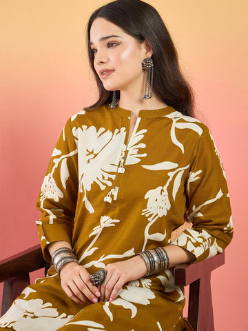 Varanga Bold Floral-Printed Kurta With Mandarin Collar, Paired With Matching Printed Straight Trousers.