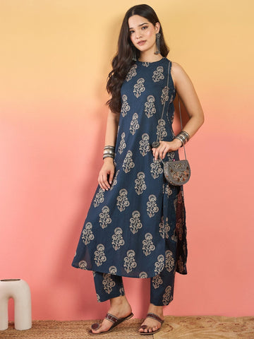 Varanga Blue Floral Printed Straight-Fit Kurta With Half Sleeves And Round Neck, Paired With Ankle-Length Printed Elasticated Trousers.