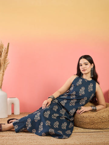 Varanga Blue Floral Printed Straight-Fit Kurta With Half Sleeves And Round Neck, Paired With Ankle-Length Printed Elasticated Trousers.