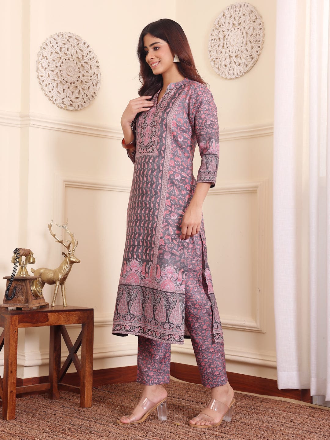 Varanga Women Pink And Grey Paisley Printed Winter Straight Kurta With