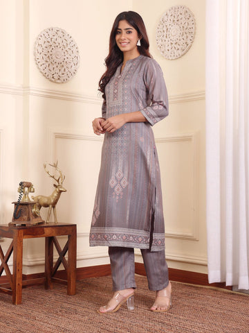 Varanga Women Grey Geometric Printed Winter Straight Kurta With Trousers And Printed Dupatta.