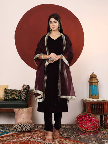 Varanga Women V Neck Lace Detailed Velvet Kurta With Tonal Bottom And Dupatta.