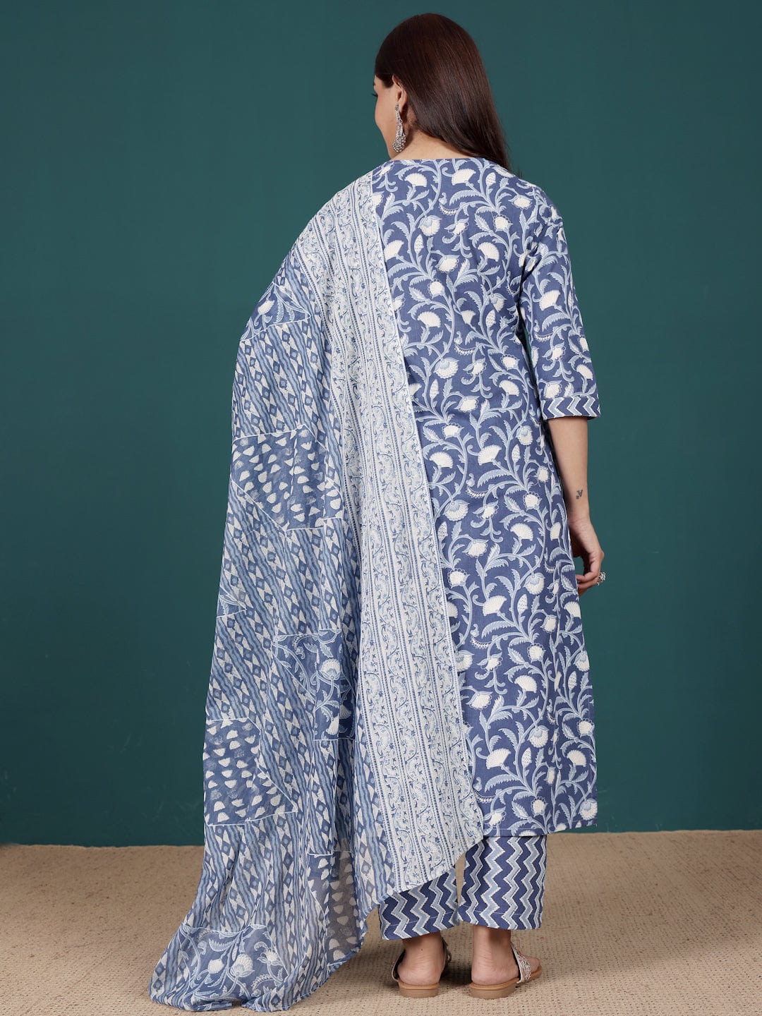 Varanga Varanga Women Ethnic Floral Printed V Neck Straight Kurta With Trouser ...