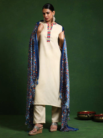 Varanga Women Mandarin collar Kurta with Trouser and Printed Dupatta
