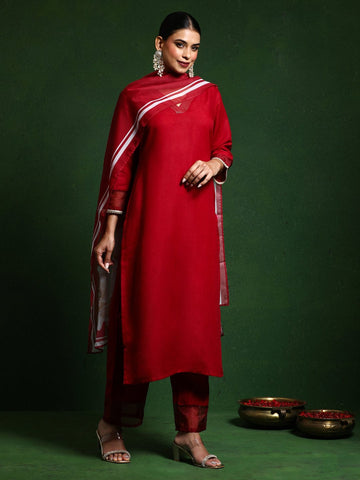 Varanga Women Thread Embroidere Yoke With Lace Detailing Kurta And Trouser With Dupata
