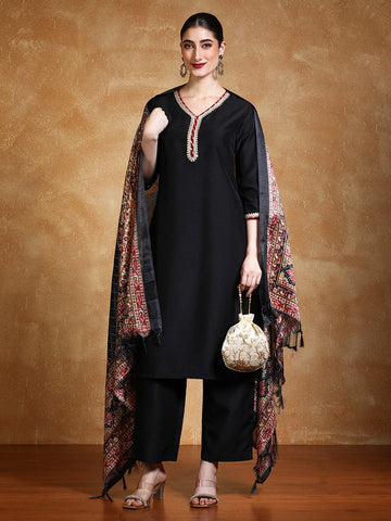 Varanga Women Regular Kurta with Trousers & with Dupatta