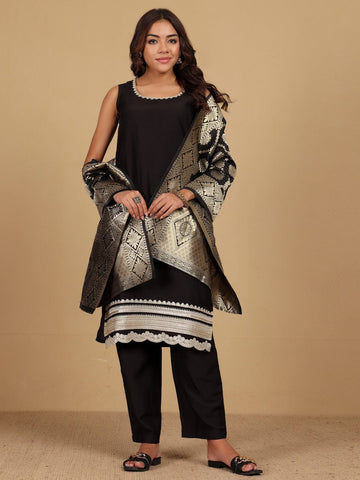Varanga Women Round Neck Sleeveless Kurta With Trouser & Dupatta
