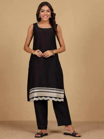 Varanga Women Round Neck Sleeveless Kurta With Trouser & Dupatta