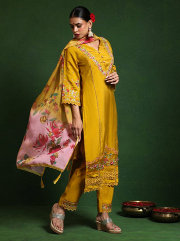 Varanga Women Floral Heavy Thread Embroidered Schffili Hem Kurta With Trouser & Dupatta