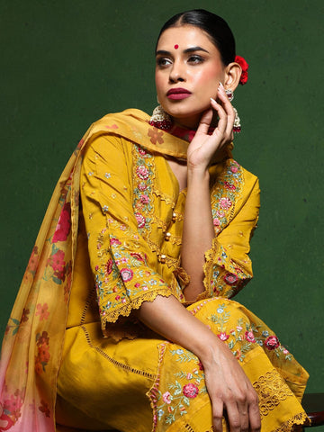Varanga Women Floral Heavy Thread Embroidered Schffili Hem Kurta With Trouser & Dupatta