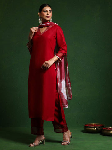 Varanga Women Floral Heavy Thread Embroidered Schffili Hem Kurta With Trouser & Dupatta
