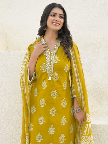 Varanga Women Mirror & Thread Embroidered Ethnic Printed Kurta with Trouser & Dupatta