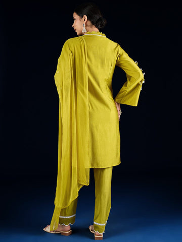Varanga Kurta Set With 3D Work On The Sleeves Paired With Solid Trousers And Dupatta.