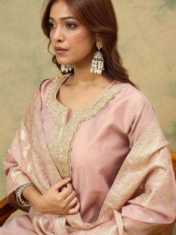 varanga Women Kurta Features A Straight Fit, Shimmering Fabric, And An Intricately Zari- Lace Yoke,Paired With Solid Divider And A Shiny Lurex Line Dupatta .